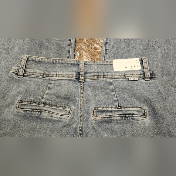 NEW High Waisted Double Button Closure Light Wash Jeans, 29 - Picture 7 of 7